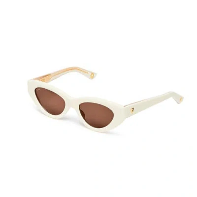 Vada Catfish Sunglasses In White