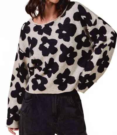 So Me Flower Sweater Top In Black In Black