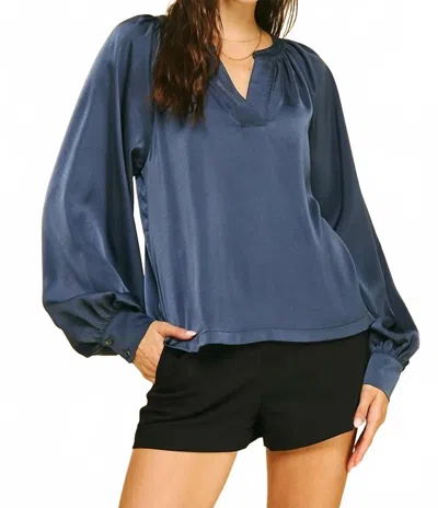 Pinch V-neck Woven Blouse Top In Navy In Blue