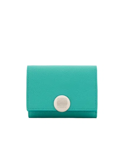 Loewe Pebble Trifold Wallet In Pebble Grain Calfskin In Green