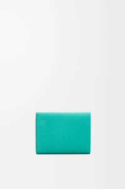 Loewe Pebble Trifold Wallet In Pebble Grain Calfskin In Green