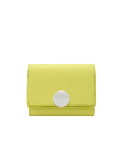 Loewe Portefeuille À Trois Volets Pebble En Cuir De Veau Nappa Brillant In Yellow