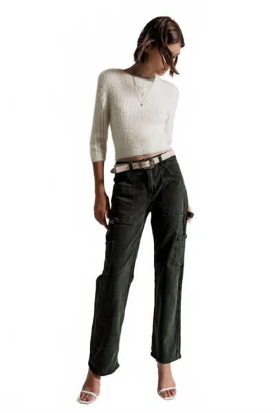 Q2 Straight Leg Cargo Pants In Dark Green In Black