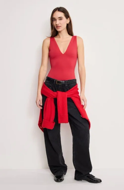 Good American Sculpting Deep V-neck Bodysuit In Red