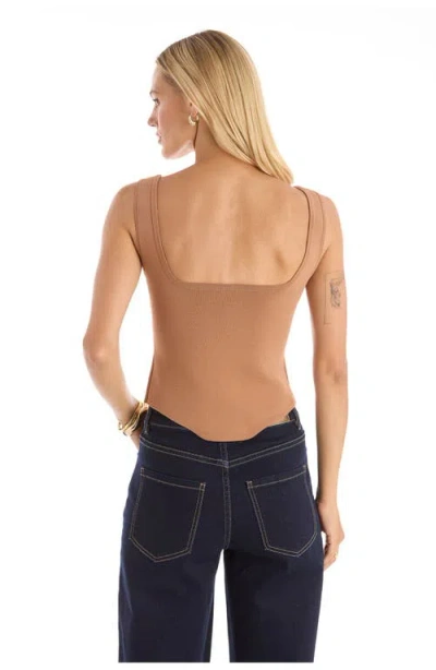 The Noli Shop Venus Button Top In Brown