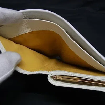 Pre-owned Bvlgari Ivory Leather Wallet (tri-fold) () In White