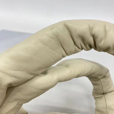 Pre-owned Chanel Ivory Leather Tote Bag () In White