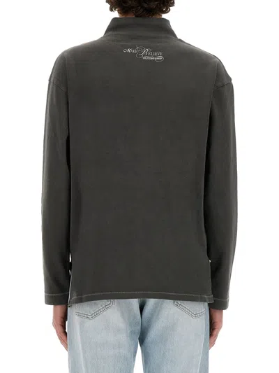 Erl Brushed Cotton Mock-neck Sweatshirt With Contrasting Print In Gray