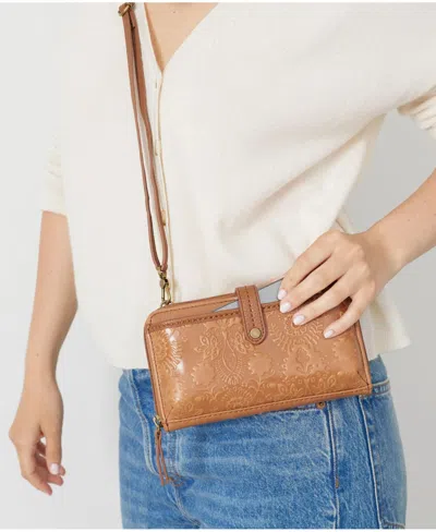 The Sak Iris Leather Smartphone Convertible Crossbody Wallet In Neutral