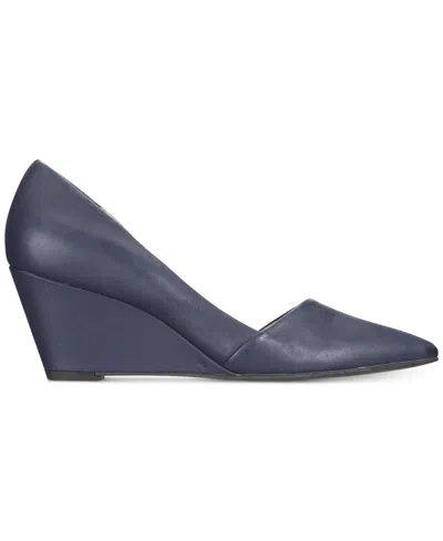 Kenneth Cole New York Ellis Pump In Blue