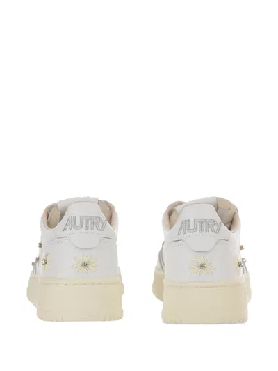 Autry Embroidered Flower Trainers In White
