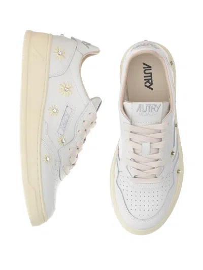 Autry Embroidered Flower Trainers In White