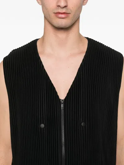 Issey Miyake Quarry Zipped Gilet In Black