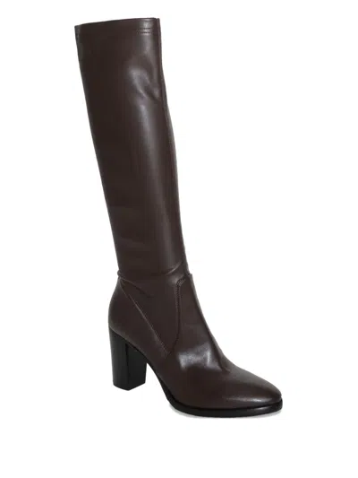 Chuckies Gisellea Heel Boot In Brown