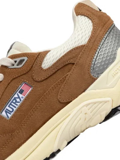 Autry Light Brown Lace-up Sneaker In Brown