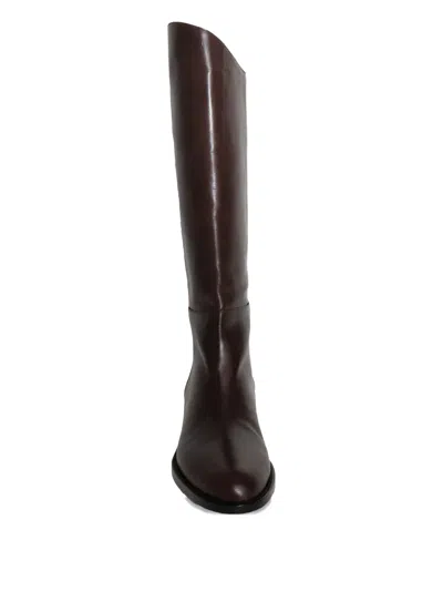 Chuckies Vitello Pointed Boots In Brown
