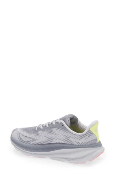Hoka Clifton 9 Gtx Shoe In Gray