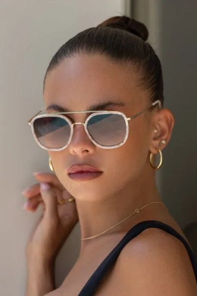 Freyrs Eyewear Weston Round Sunglasses In Gold