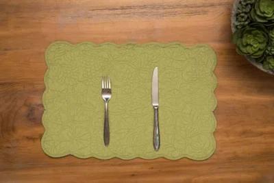C & F Home C&f Home Christiana Sweet Pea Reversible Machine Washable Scallop Quilt Placemats Set Of 6 In Green