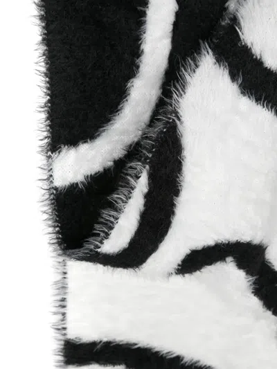 Az Factory Two-tone Jacquard Scarf In Black