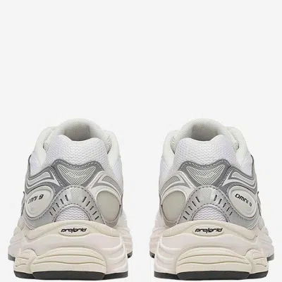 Saucony Progrid Omni 9 Tmy Sneakers In White