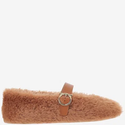 Ferragamo Gancini Ornamental Ballet Flats In Shearling In Nude