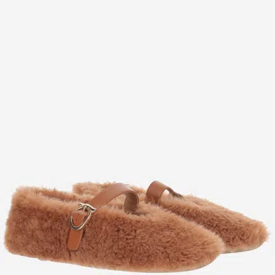 Ferragamo Gancini Ornamental Ballet Flats In Shearling In Nude