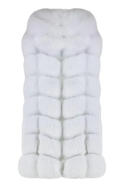 Frame Faux Fur Vest In Gray
