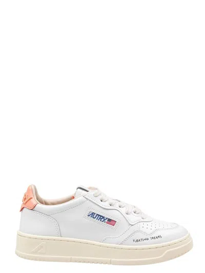 Autry Medalist Low-top Leather Sneakers In White And Peach In White
