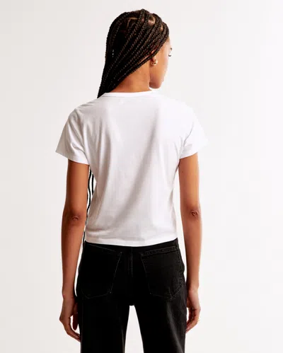 Abercrombie & Fitch Short-sleeve Minnesota Vikings Graphic Skimming Tee In White