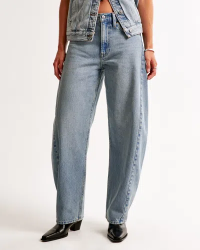 Abercrombie & Fitch Mid Rise Barrel Jean In White