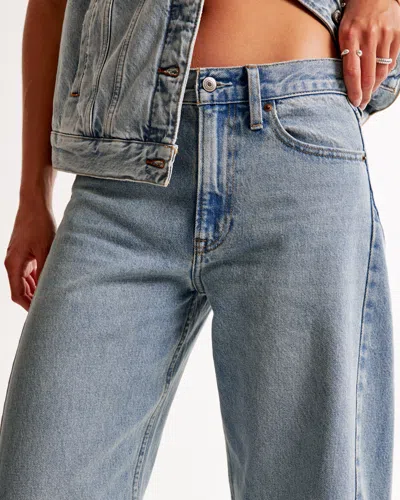 Abercrombie & Fitch Mid Rise Barrel Jean In White