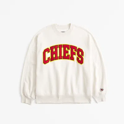 Abercrombie & Fitch Kansas City Chiefs Graphic Oversized Sunday Crew In White