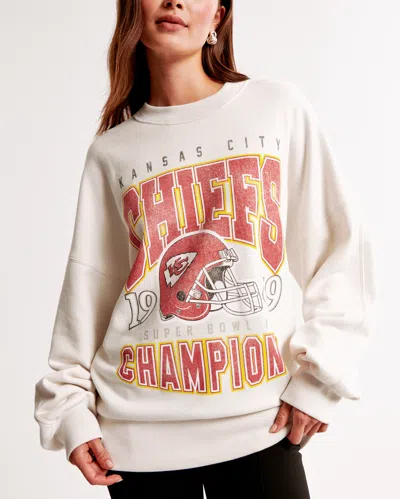 Abercrombie & Fitch Kansas City Chiefs Graphic Oversized Sunday Crew