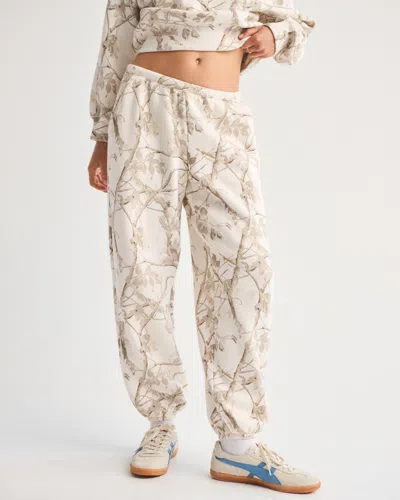 Abercrombie & Fitch High Rise Sunday Baggy Sweatpant In White