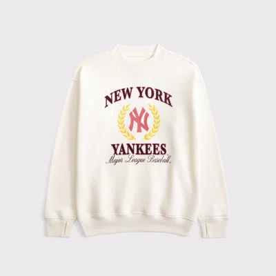 Abercrombie & Fitch Legging-friendly New York Yankees Crew Sweatshirt In White