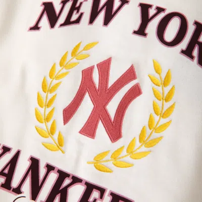 Abercrombie & Fitch Legging-friendly New York Yankees Crew Sweatshirt In White