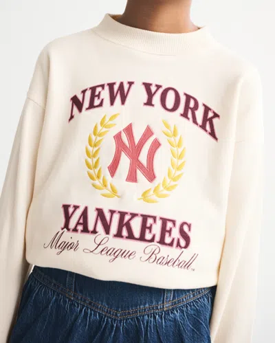 Abercrombie & Fitch Legging-friendly New York Yankees Crew Sweatshirt In White
