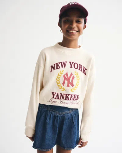 Abercrombie & Fitch Legging-friendly New York Yankees Crew Sweatshirt In White