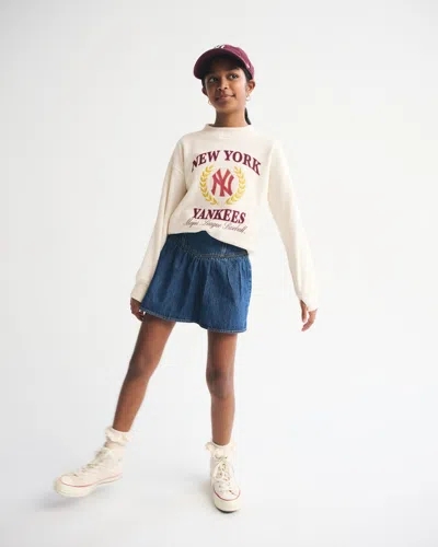 Abercrombie & Fitch Legging-friendly New York Yankees Crew Sweatshirt In White