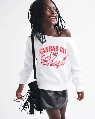 Abercrombie & Fitch Kansas City Chiefs Off-the-shoulder Graphic Crew Sweatshirt In White