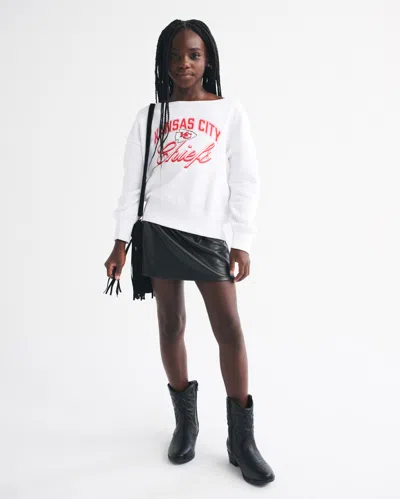 Abercrombie & Fitch Kansas City Chiefs Off-the-shoulder Graphic Crew Sweatshirt In White
