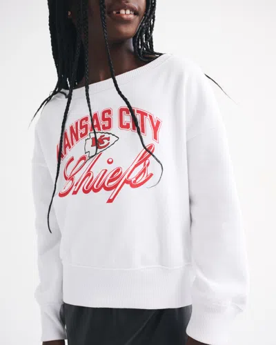Abercrombie & Fitch Kansas City Chiefs Off-the-shoulder Graphic Crew Sweatshirt In White