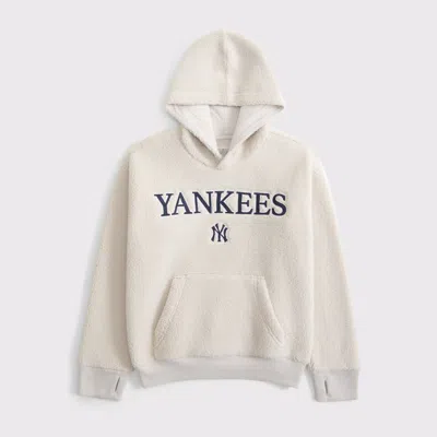 Abercrombie & Fitch New York Yankees Graphic Sherpa Popover Hoodie In White
