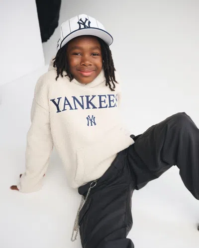 Abercrombie & Fitch New York Yankees Graphic Sherpa Popover Hoodie In White