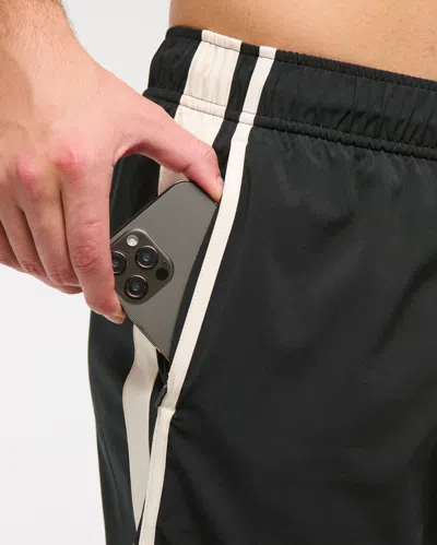 Abercrombie & Fitch Ypb Motiontek Retro Short In Black