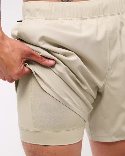 Abercrombie & Fitch Ypb Motiontek Lined Ready Short In White