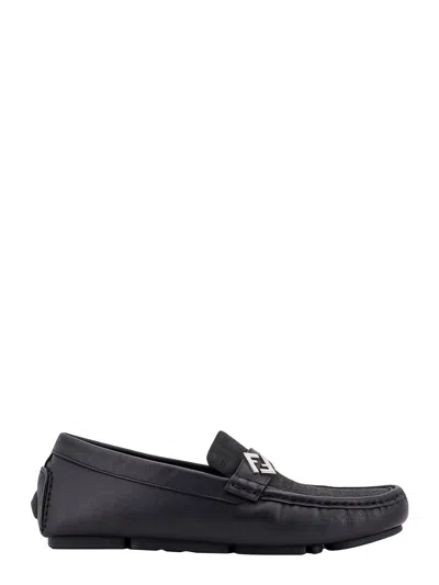 Fendi Round Toe Textured Leather Loafers In Black