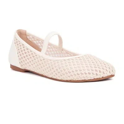 New York And Company Alena Womens Round Closed Toe Ballet Flats In White