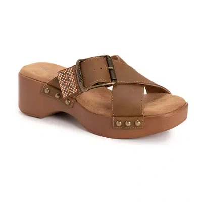 Muk Luks Womens Charlotte Wedge Sandals In Brown